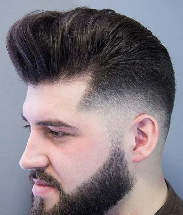 Fryzura Elvisa - klasyczny pompadour