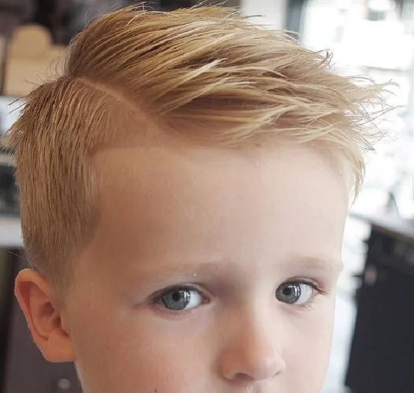 Mini irokez z przedziałkiem