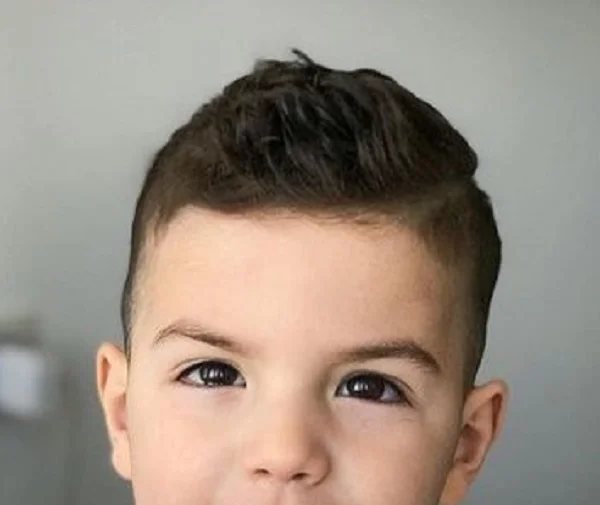 Mini irokez z przedziałkiem