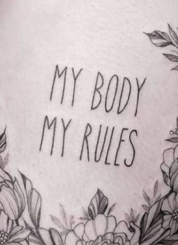 Napis MY BODY MY RULES