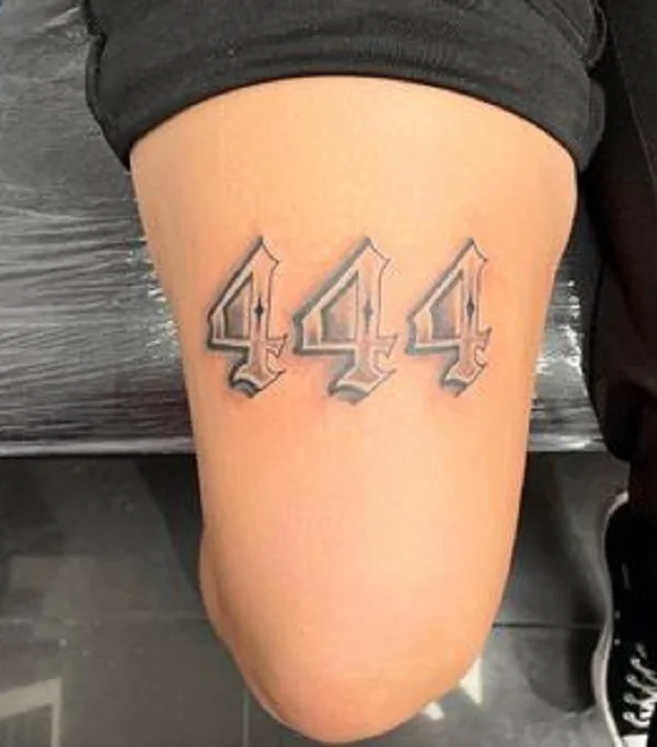 Tatuaż 444 Realizm