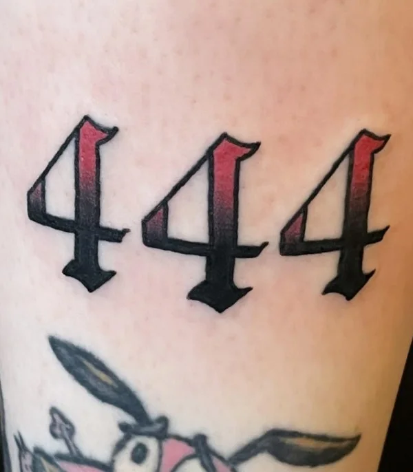 Tatuaż 444 Styl Tradycyjny