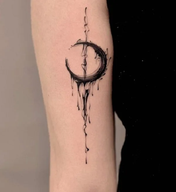 Tatuaż Księżyc Blackwork