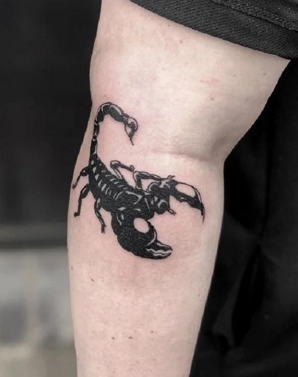 Tatuaż Skorpion Blackwork