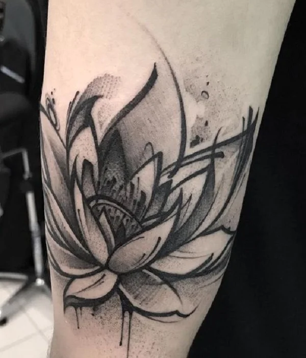 Tatuaż Kwiat Lotosu Blackwork