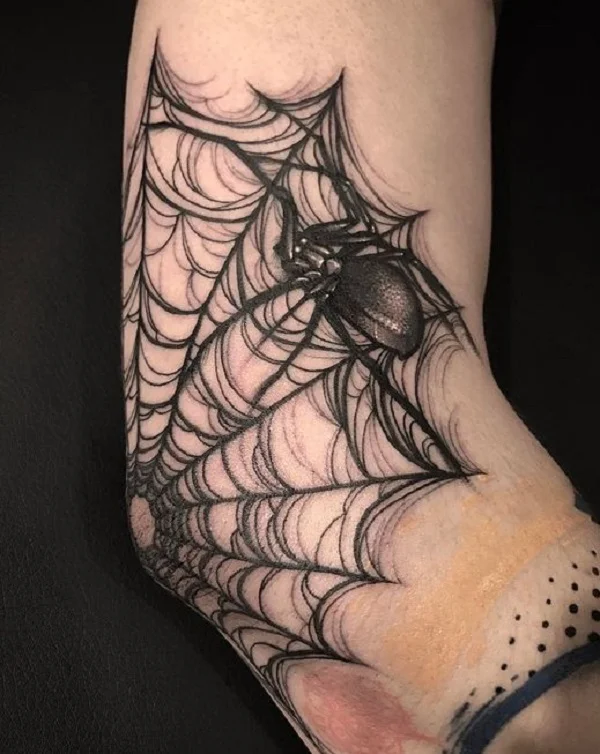 Tatuażu Pajęczyna na Łokciu Blackwork