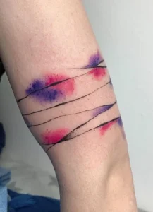 Tatuaż opaska na ręce Styl Akwarelowy