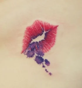 Tatuażu usta na szyi Aquarell