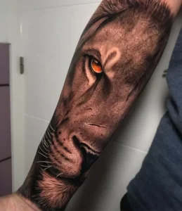 Tatuaż lew Realizm
