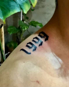 Tatuaż „1999” Blackwork