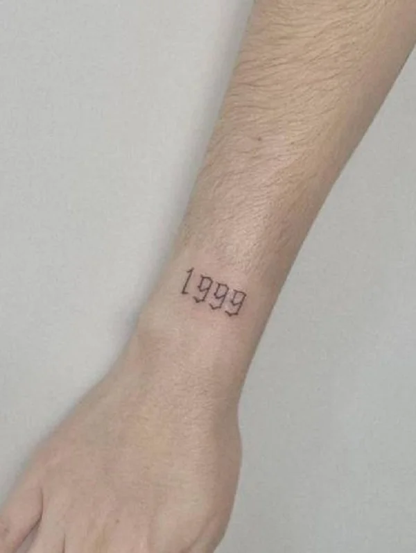 Tatuaż „1999” Styl Geometryczny